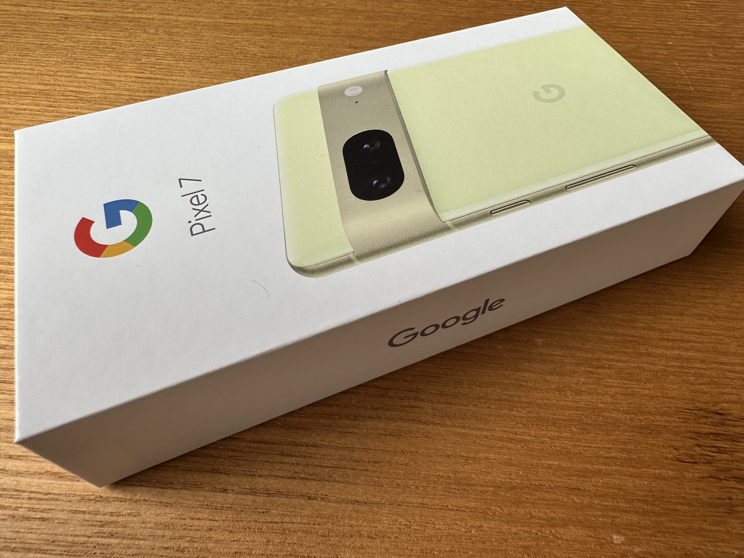 Google Pixelの外箱に印字されたGoogleの文字